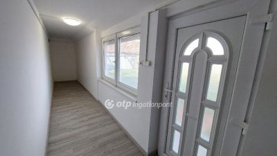 Eladó családi ház Karcag