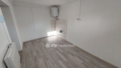 Eladó családi ház Karcag