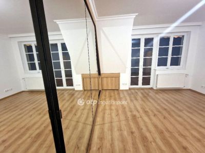 Eladó családi ház Budapest