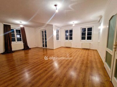 Eladó családi ház Budapest