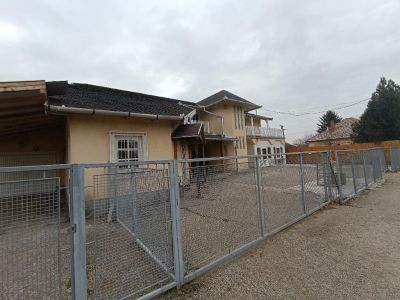 Eladó üzlethelység udvarban Iváncsa