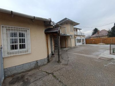 Eladó üzlethelység udvarban Iváncsa