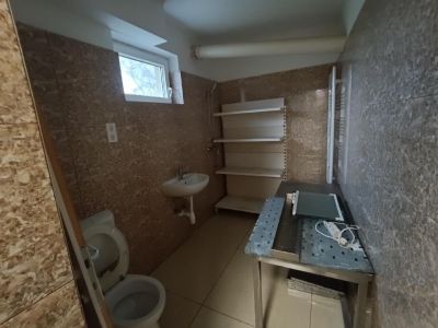 Eladó üzlethelység udvarban Iváncsa