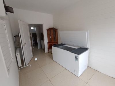 Eladó üzlethelység udvarban Iváncsa