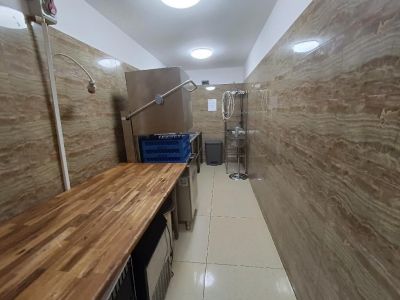 Eladó üzlethelység udvarban Iváncsa