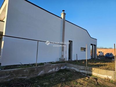 Eladó családi ház Tápióság