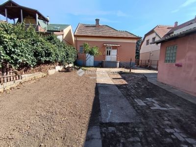 Eladó családi ház Budapest