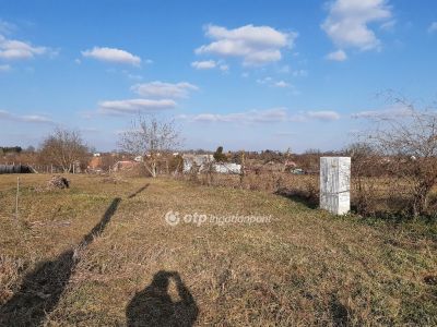 Eladó lakóövezeti telek Vácszentlászló