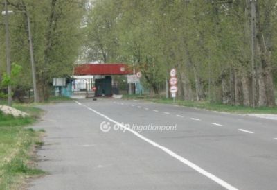Eladó külterületi telek Röszke