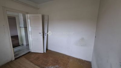 Eladó sorház Beloiannisz