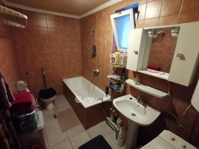 Eladó családi ház Téglás