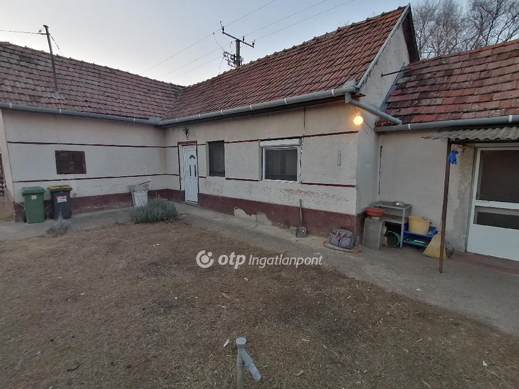 Eladó családi ház Téglás