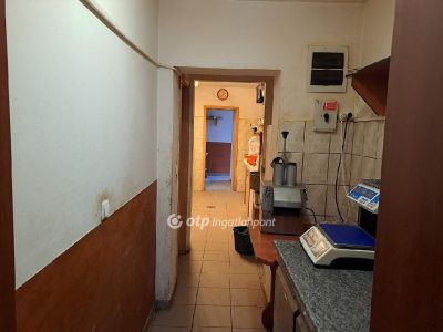 Eladó utcai bejáratú üzlethelység Nyíregyháza
