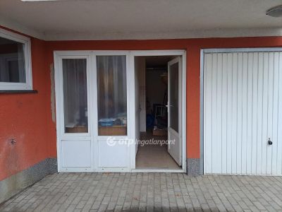 Eladó utcai bejáratú üzlethelység Nyíregyháza