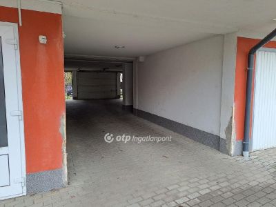 Eladó utcai bejáratú üzlethelység Nyíregyháza