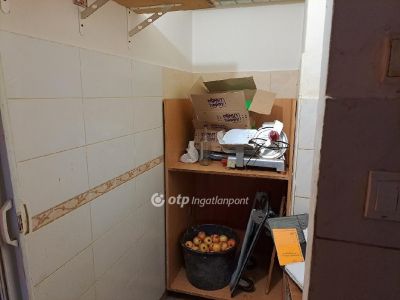Eladó utcai bejáratú üzlethelység Nyíregyháza