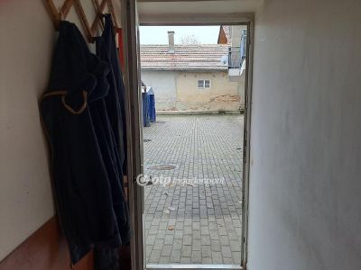 Eladó utcai bejáratú üzlethelység Nyíregyháza