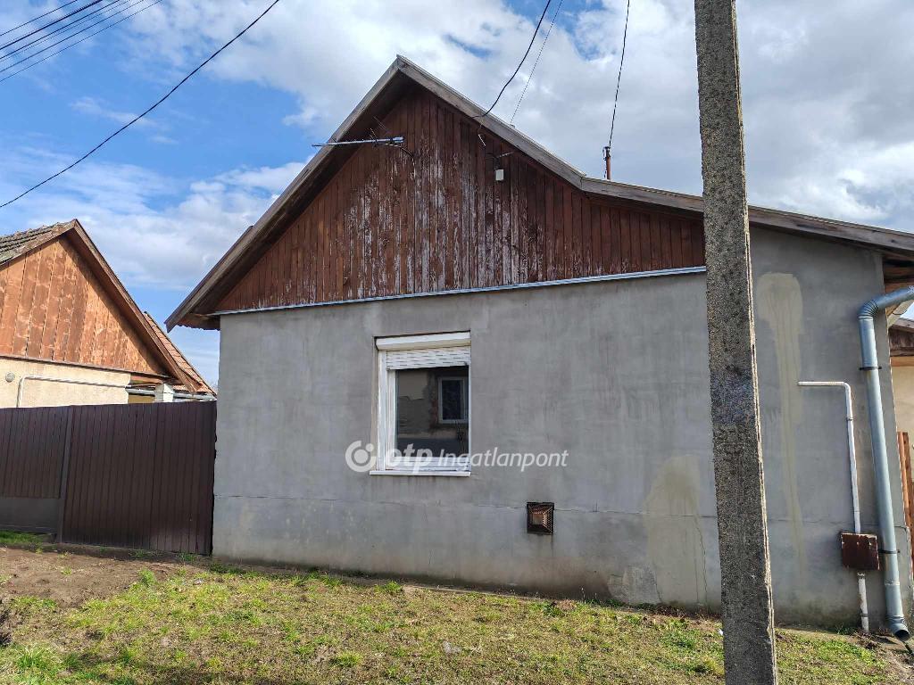 Eladó családi ház Jászfényszaru