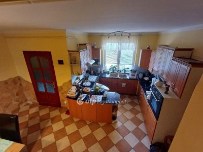 Eladó családi ház Tiszaújváros