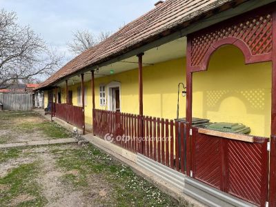 Eladó családi ház Maklár