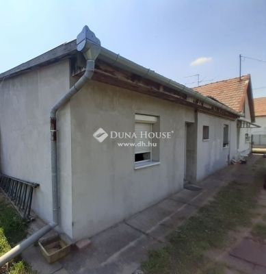 Eladó családi ház Monor