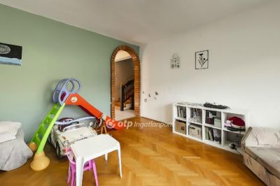 Eladó családi ház Apc