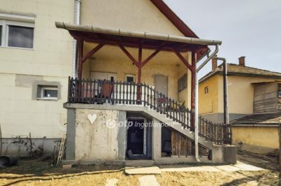 Eladó családi ház Apc