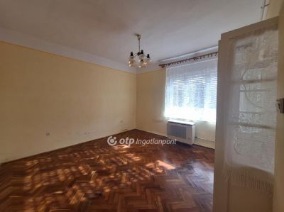 Eladó családi ház Karcag