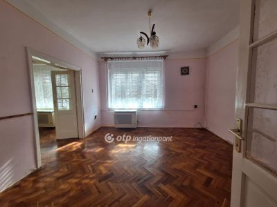 Eladó családi ház Karcag