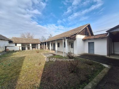 Eladó családi ház Karcag