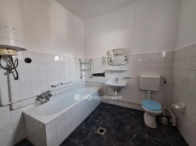 Eladó családi ház Karcag