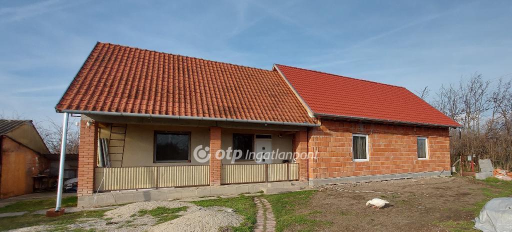Eladó családi ház Csanytelek