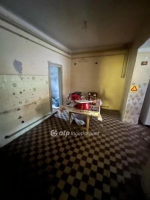 Eladó családi ház Cegléd