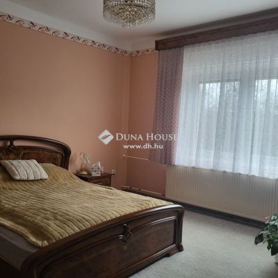 Eladó családi ház Bár