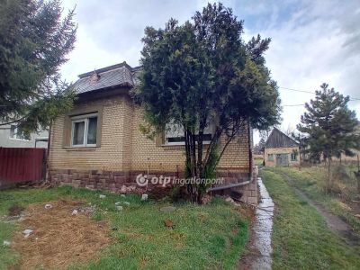 Eladó családi ház Valkó