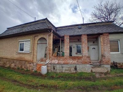 Eladó családi ház Valkó