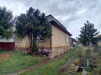 Eladó családi ház Valkó