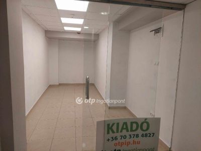 Kiadó üzlethelység üzletházban Veszprém