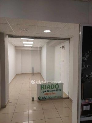 Kiadó üzlethelység üzletházban Veszprém