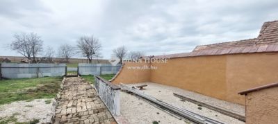 Eladó családi ház Császár