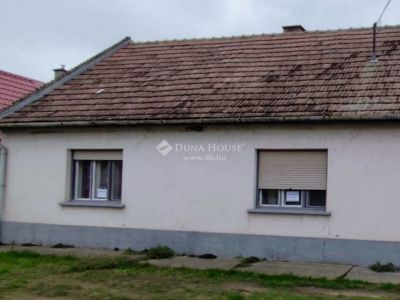 Eladó családi ház Baja