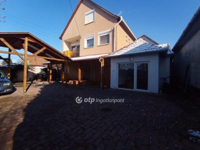 Eladó családi ház Békéscsaba