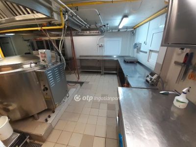 Eladó műhely Fonyód