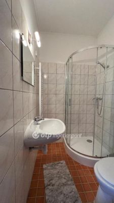 Eladó szálloda, hotel, panzió Szomolya