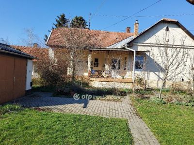 Eladó családi ház Adács