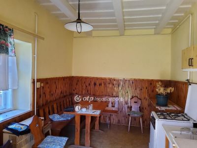 Eladó családi ház Adács