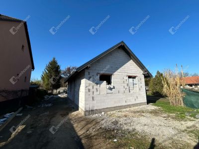 Eladó családi ház Monor