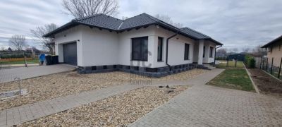 Eladó családi ház Monor
