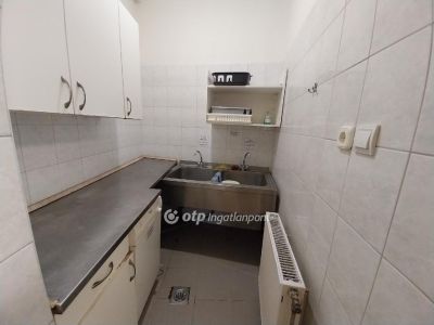 Kiadó utcai bejáratú üzlethelység Nyíregyháza