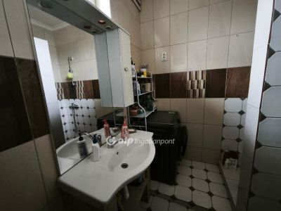 Eladó családi ház Baks